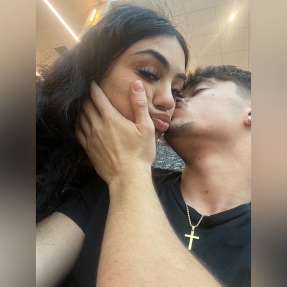 Meet your Posher, Andera - Picture 1 of 1